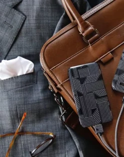 IDEAL OF SWEDEN Kabel - Lightning, USB 1m (Geometric Puzzle) 7 IDEAL OF SWEDEN Kabel - Lightning, USB 1m (Geometric Puzzle) -Klipsch Shop a98085 637666147428083253 700x700 vcenterhcenter.jpeg