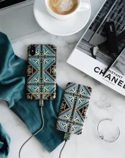 IDEAL OF SWEDEN Kabel - Lightning, USB 1m (Baroque Ornament) -Klipsch Shop a98100 637666147443863485 700x700 vcenterhcenter.jpeg